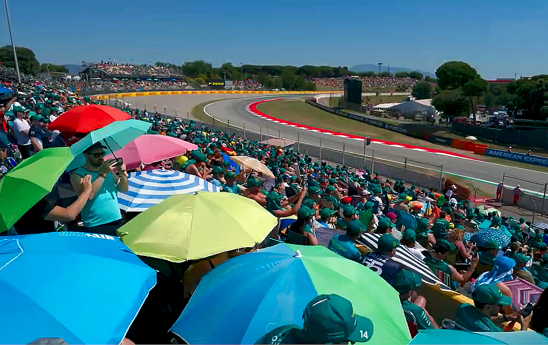 fans at the race track